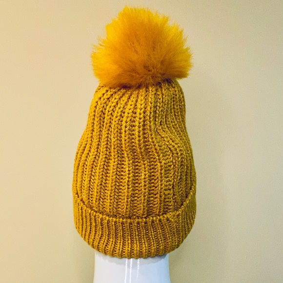 🌟HP🌟NWOT Prince & Fox Gold Acrylic Knit Pom Beanie Aeropostale OS - Picture 3 of 8